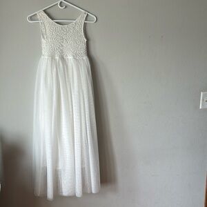 2Bunnies Girl white lace dress, size 10/11 year old.